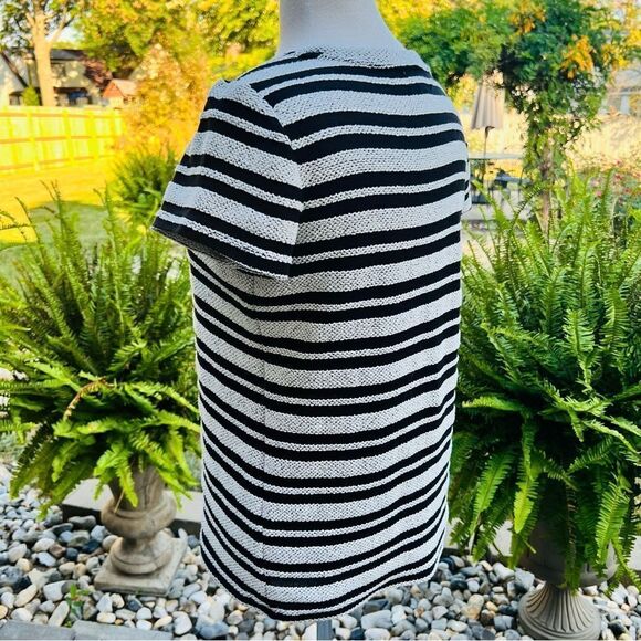 Liz Claiborne Black and White Striped top size Medium - Picture 6 of 7